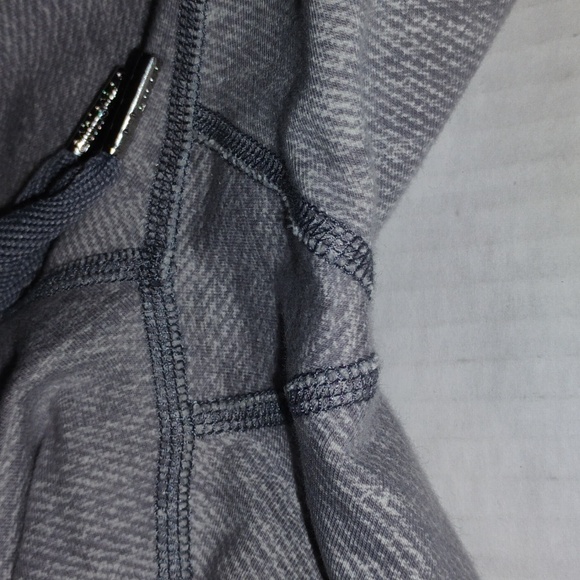 lululemon athletica Tea Lounge Crop Joggers. Womens size 6. Heather Gray color. - Picture 7 of 15